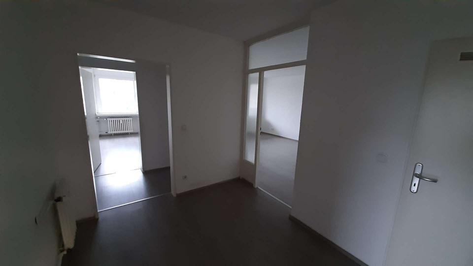 Vulkanstraße 242 - frisch renovierte 3 ZKB Wohnung im 1.OG zu vermieten 3 zimmer