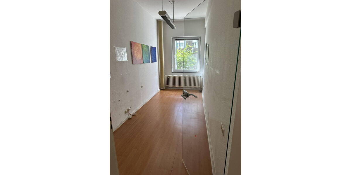 Etagenwohnung Düsseldorf Friedrichstadt - 6 Zimmer, 140 m&sup2;, 2.800&euro; | Angebot:26486150
