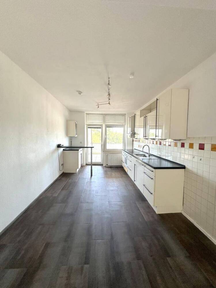 ***ZENTRAL und ausgefallen: ETW, 3 Zi-KDB, mit EBK und großem Balkon in MG-Heyden!***