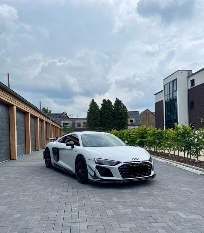 R8