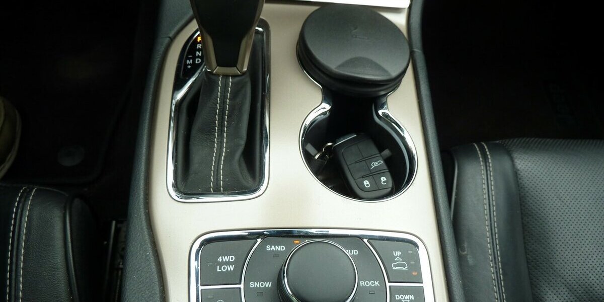 Jeep Grand Cherokee 3.0 CRD Overland Leder Navi Alu20´´ 150.000 km 12.900 &euro; Ratingen 40885