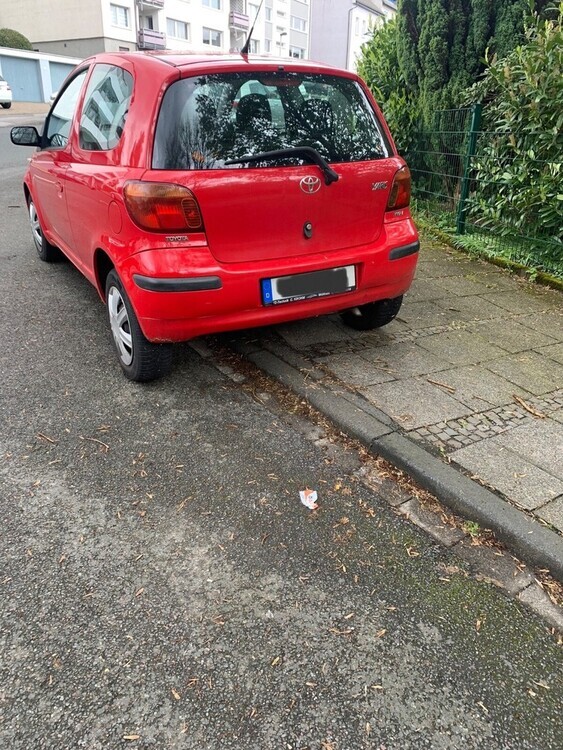 Toyota Yaris 240.000 km 2.200 € Solingen 42651