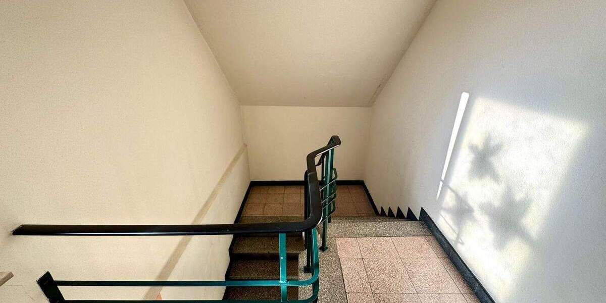 Zentrale Dachgeschosswohnung mit schönem Ausblick in Lev-Quettingen 4 zimmer