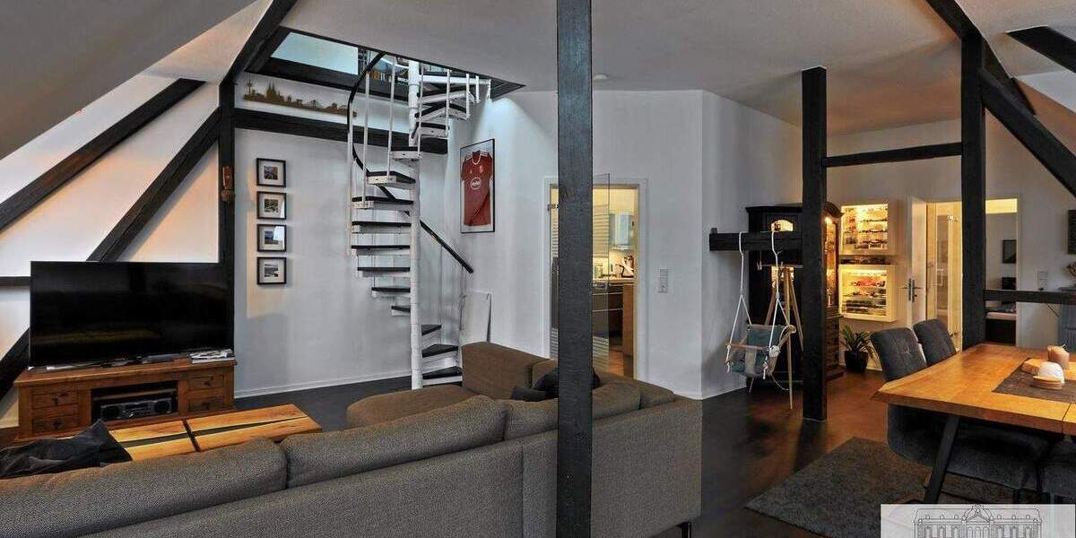 Exklusives Altbau-Juwel: Kernsanierte Wohnung mit West-Balkon und Loft-Charakter in Benrath 3 zimmer