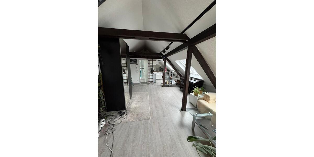 Außergewöhnliche DG-Wohnung mit Sichtbalken–Düsseldorf Pempelfort 1.5 zimmer