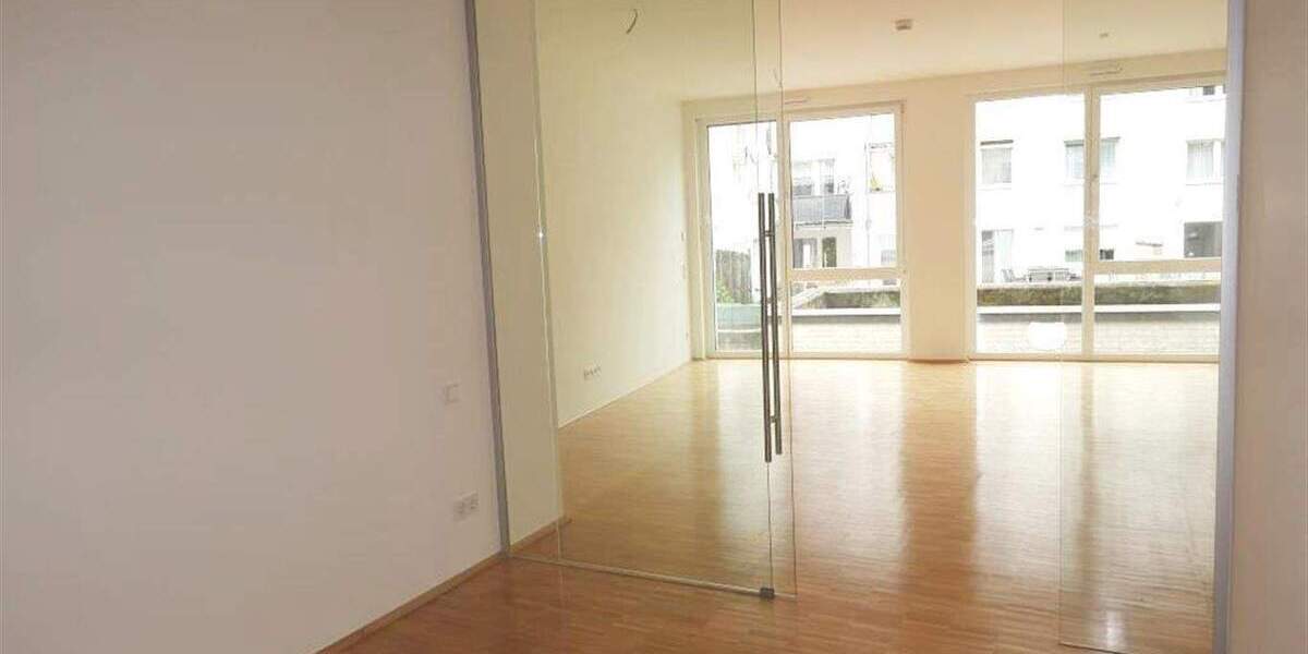 Etagenwohnung Mönchengladbach Stadtmitte - 2 Zimmer, 65 m&sup2;, 873&euro; | Angebot:25778926