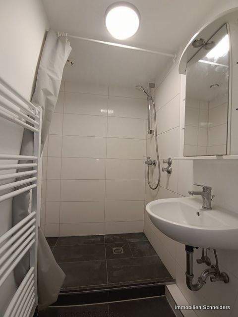 Düsseldorf-Oberbilk, Heerstraße 27 - Komplett sanierte Wohnung mit 2 Balkonen + Küchenzeile ab Oktober zu mieten !!
