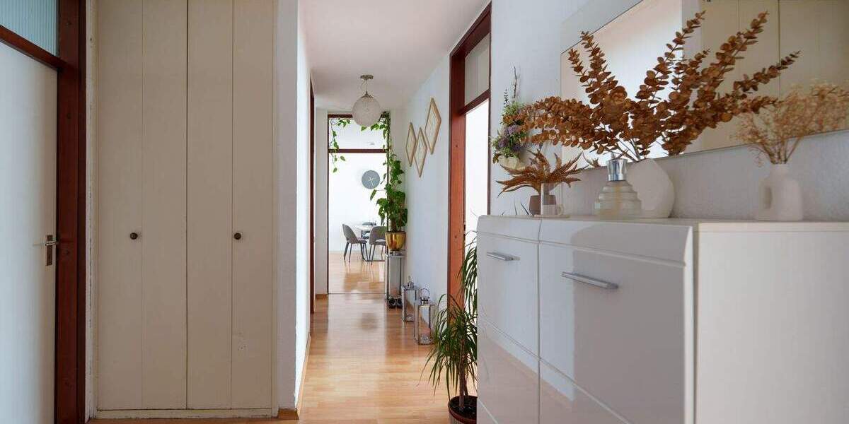 Etagenwohnung Neuss Innenstadt - 4 Zimmer, 80 m&sup2;, 209.000&euro; | Angebot:25736809
