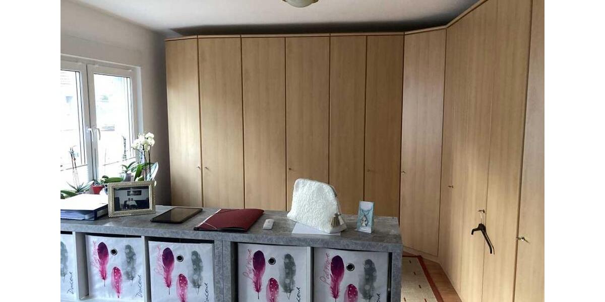 Große vermietete ETW im Erdgeschoss mit 2 Stellplätzen von Privat 6 zimmer