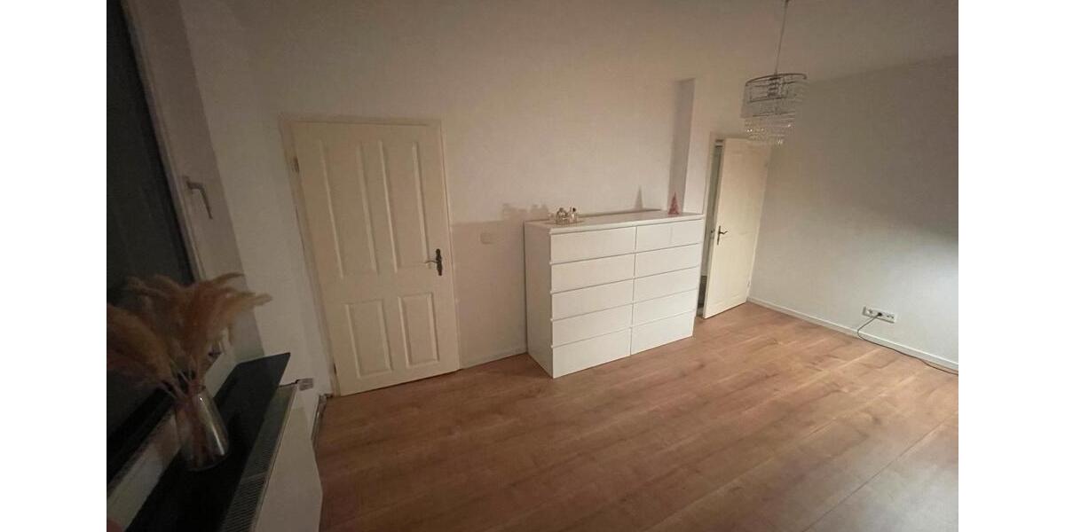 Charmante Doppelhaushälfte mit großem Garten im Duisburger Süden 4 zimmer