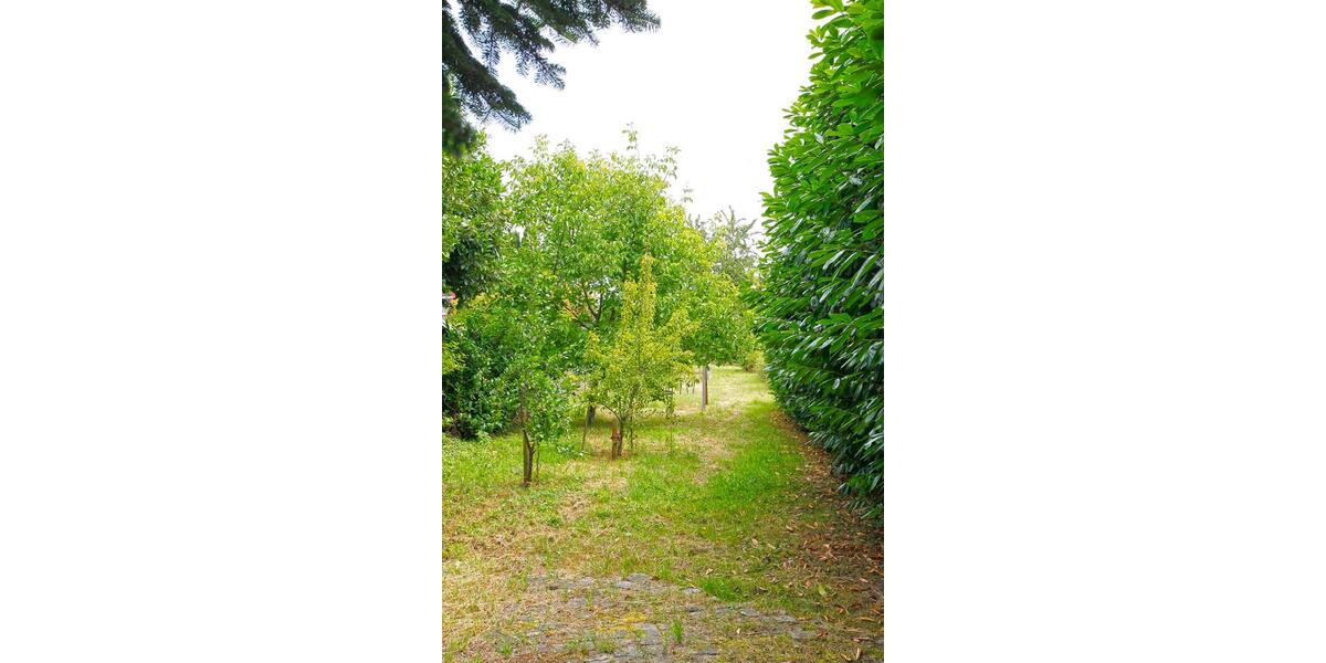 Kernsaniertes Haus mit großem Garten in NE-Holzheim 6 zimmer