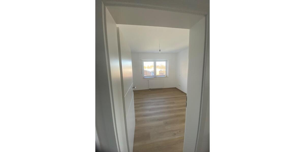 Modernisierte, helle 2-Zi.-Whg. mit BLK u. bester Verkehrsanbind. 2 zimmer