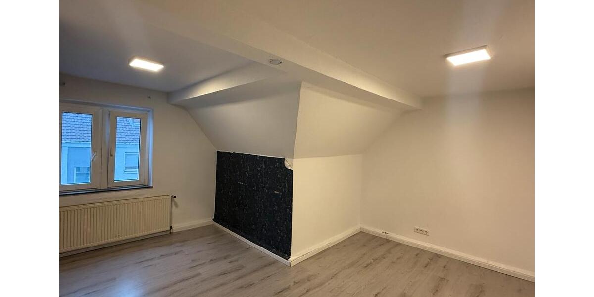 Dachgeschoßwohnung Duisburg Rheinhausen - 2.5 Zimmer, 60 m&sup2;, 600&euro; | Angebot:26460786