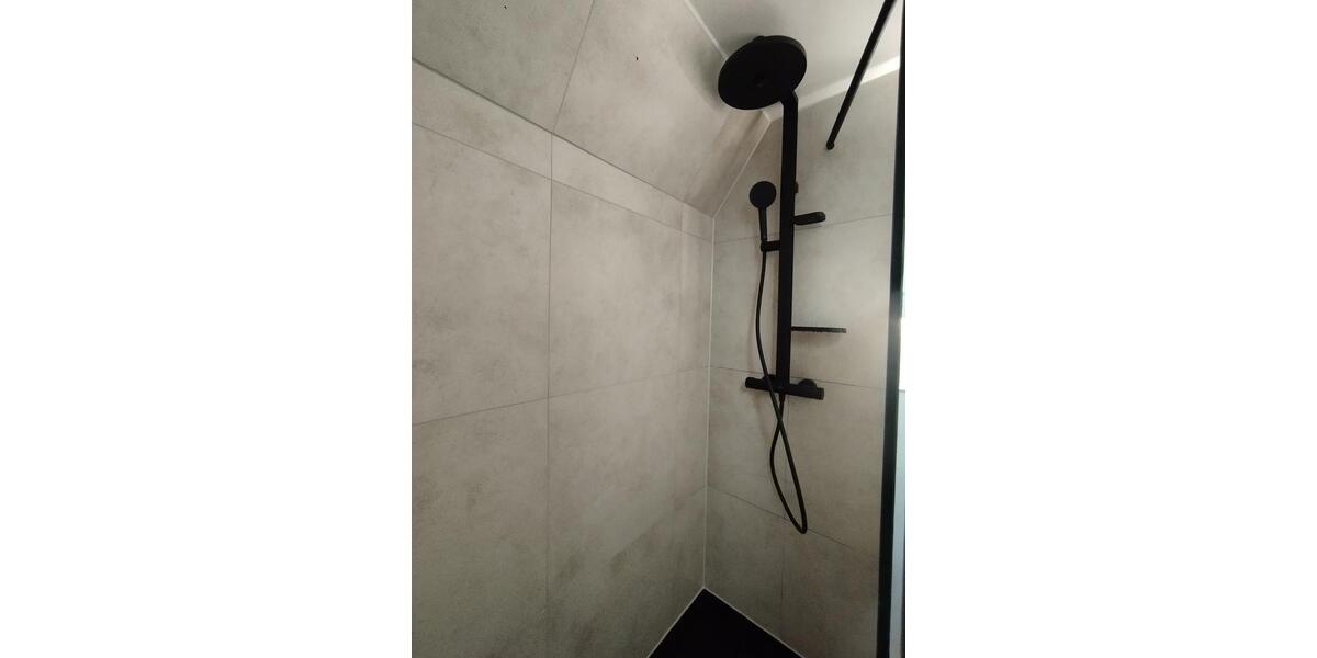 Dachgeschosswohnung ***frisch saniert und Toplage *** 3 zimmer