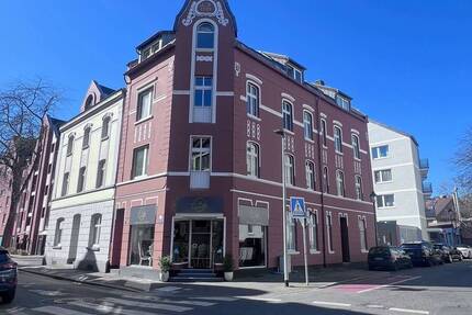 WGH mit 357m²Mietfläche in zentraler Lage von Benrath, JKM € 60.000, 3 Wohnungen, 1 Gewerbe 1 zimmer