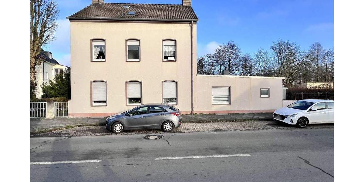 Dreifamilienhaus plus Baureserve in zentraler Lage 9 zimmer