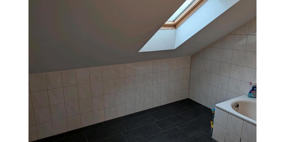 Gemütliche 2,5-Zimmer-Dachgeschosswohnung ab 20. Februar frei 2.5 zimmer