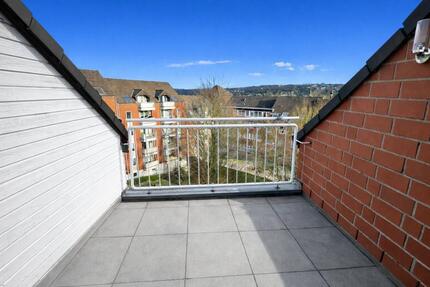 Lichtdurchflutete Dachgeschosswohnung in guter & zentraler Lage 2 zimmer