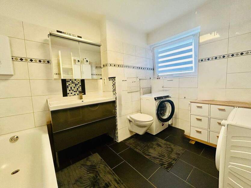 Elegante Etagenwohnung mit Panoramablick, zwei Balkonen und Aufzug! 3 zimmer