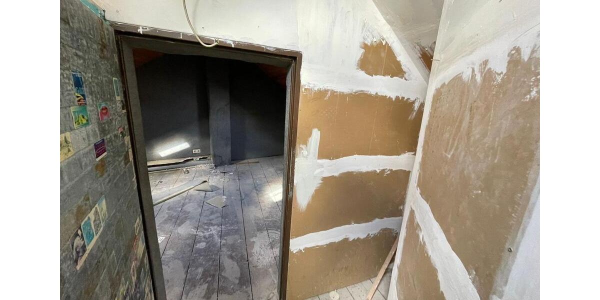 Dachgeschossrohlung zum Ausbau 2 Wohnungen-Dachneubau notwnedig 5 zimmer