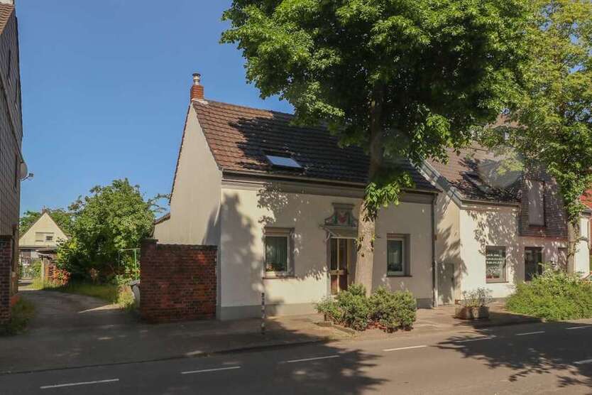 Haus zum Kaufen in Düsseldorf Heerdt 520.000 € 105 m²