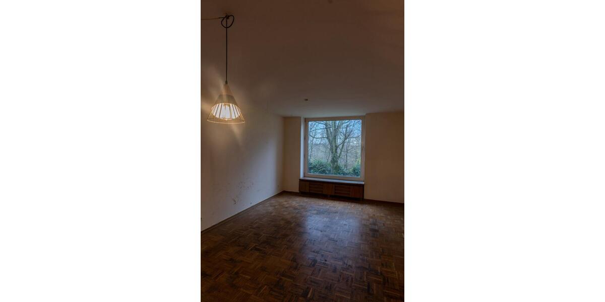 Sanierungsbedürftige 2-Zimmerwohnung mit Ausblick ins Grüne zimmer