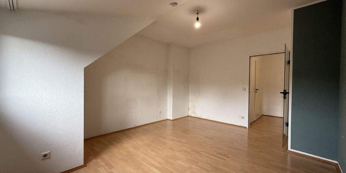 SCHÖNE DACHGESCHOSS-MAISONETTEWOHNUNG MIT BALKON DIREKT AM SCHÖNWASSERPARK ZU VERKAUFEN! 3 zimmer