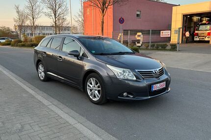 Toyota Avensis 223.000 km 5.990 &euro; Neuss 41460