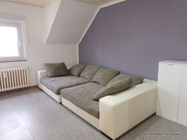 MG-Giesenkirchen - Teilmöblierte, gemütliche 2-Zimmer-DG-Wohnung für eine Einzelperson ab Mitte Februar zu mieten !! 2 zimmer