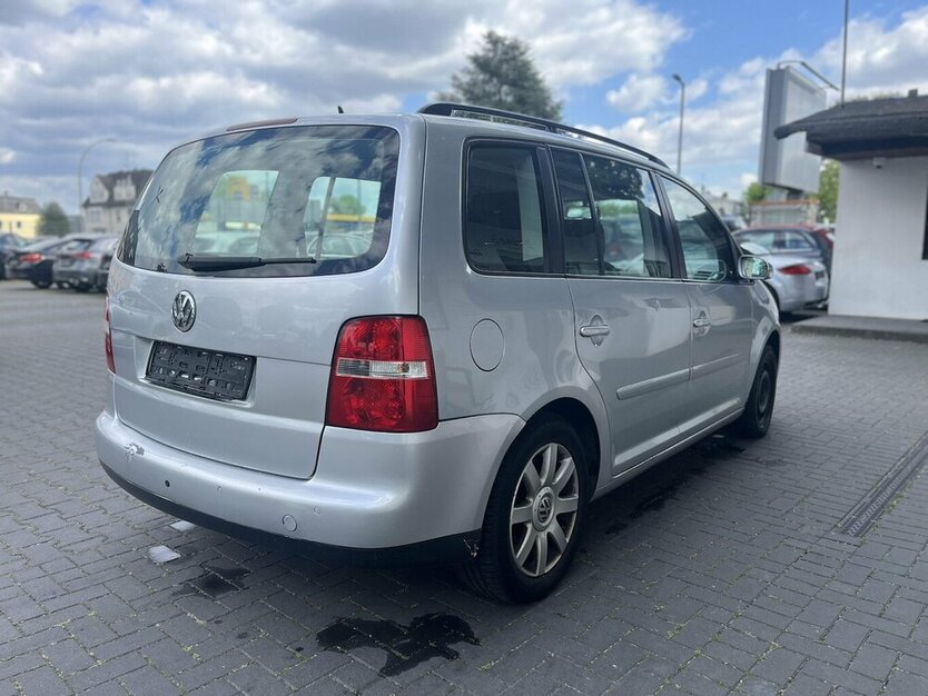 VW Touran Trendline / 7 Sitze / Kamera / Tempomat 249.000 km 3.900 € Mönchengladbach 41066