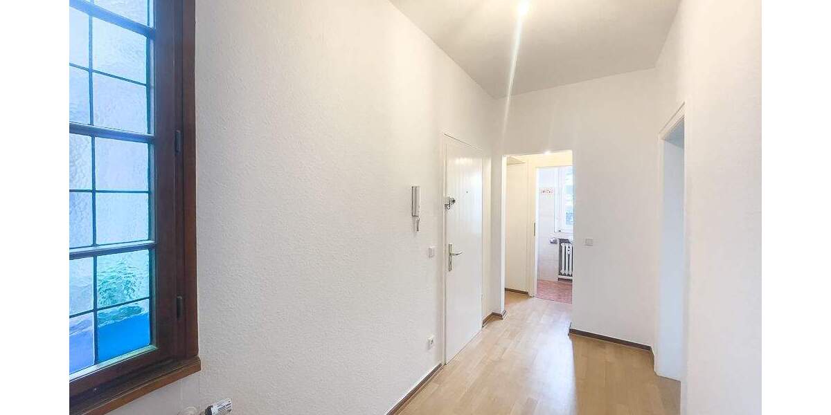 Sanierte Wohnung mit Parkett, EBK und großer Außenterrasse & Glasfaseranschluss in zentraler Lage 4 zimmer
