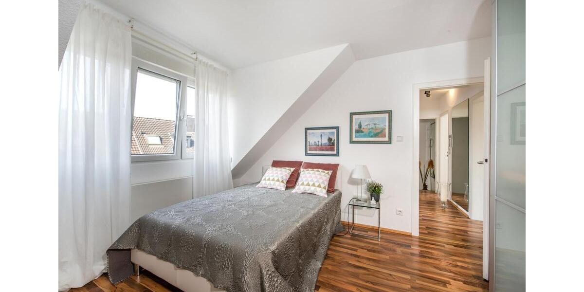 Dachgeschoßwohnung Düsseldorf Stadtbezirk 9 - 2 Zimmer, 60 m&sup2;, 1.200&euro; | Angebot:24803231