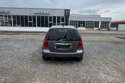 Mercedes-Benz A 180 213.305 km 2.500 &euro; Düsseldorf 40599