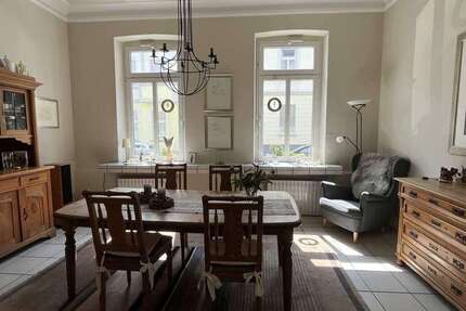 Haus zum Kaufen in Duisburg 385.000 € 243 m² 9 zimmer