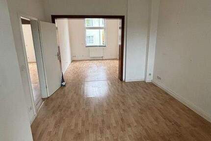 Altbau - 3 Räume - Küche - Duschbad mit Fenster - separates Zimmer auf der gleichen Etage mit Duschbad - Gartennutzung 4 zimmer