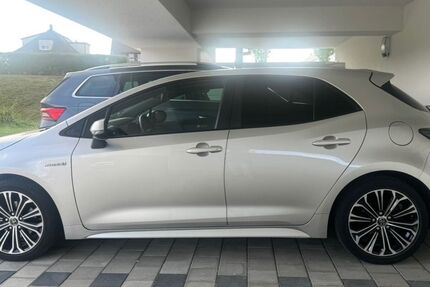 Toyota Corolla 62.000 km 18.400 &euro; Düsseldorf 40217