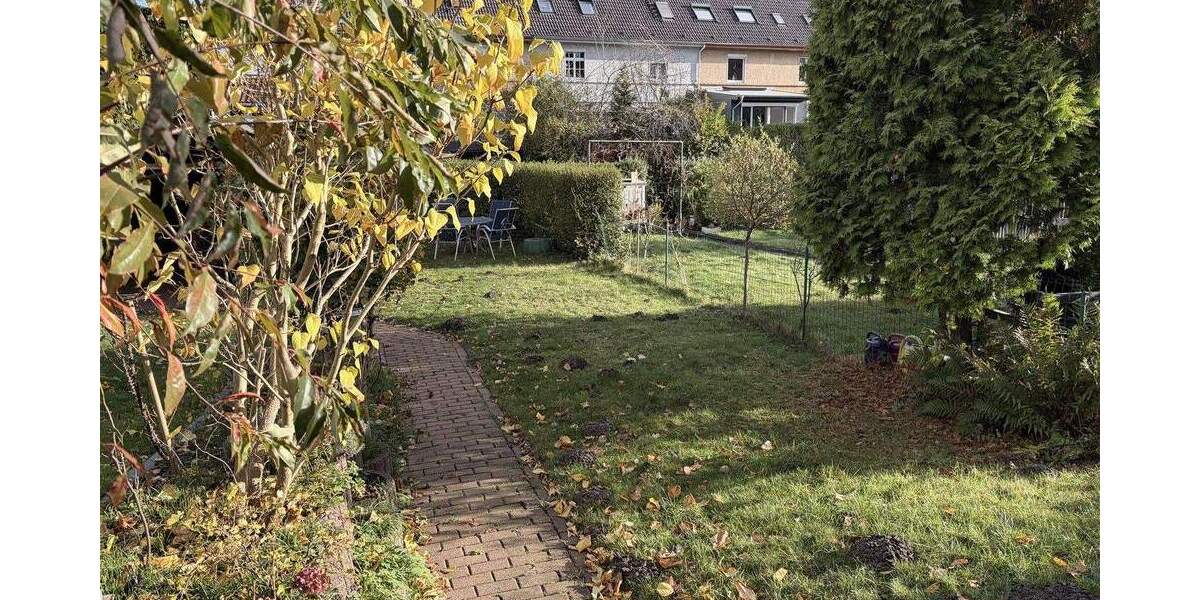 Frisch renovierte Wohnung im Zweifamilienhaus mit Garten direkt an der Regattabahn in DU-Wedau 4 zimmer