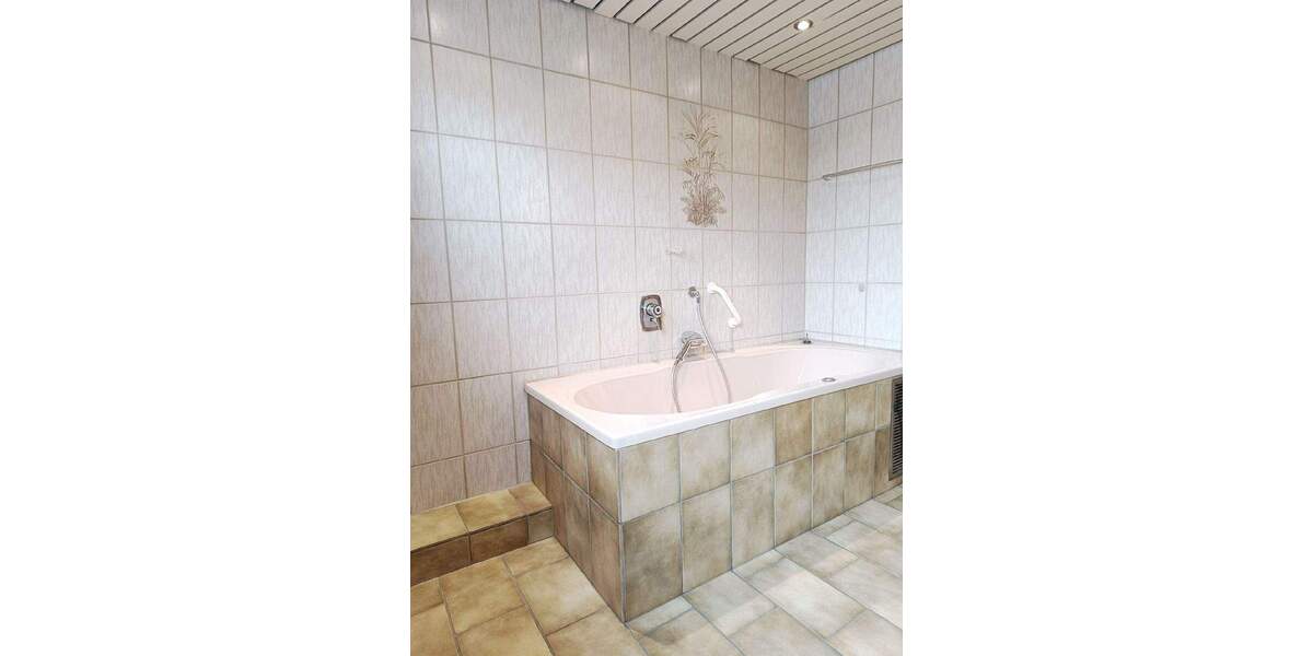 Mehrfamilienhaus, Wohnhaus Mönchengladbach-Wickrath Wickrath - 6 Zimmer, 124 m&sup2;, 398.000&euro; | Angebot:25744860