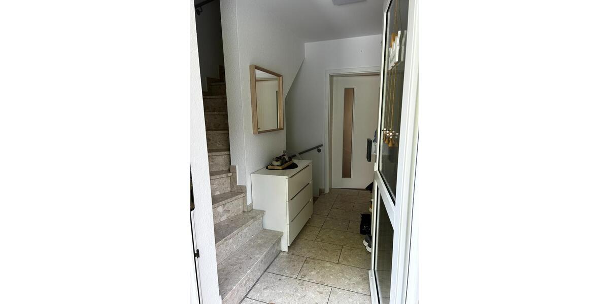 Reihenmittelhaus mit Einliegerwohnung in Neuss-Meertal 6 zimmer