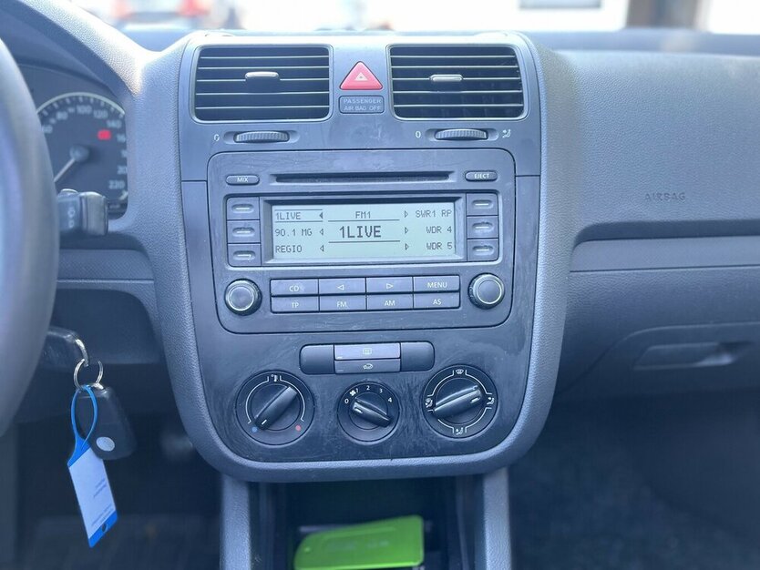 VW Golf Trendline / Klima / Schiebedach / ZV 185.000 km 2.490 € Mönchengladbach 41066