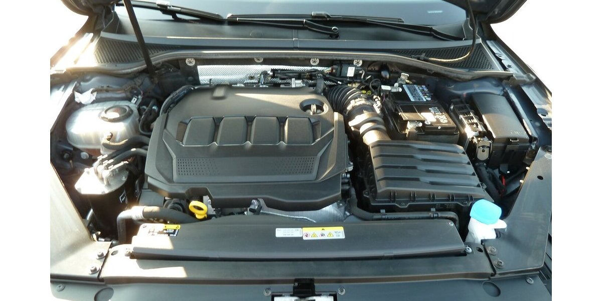 VW Passat Variant R-Line 2.0 TDI DSG Leder Navi LED 135.000 km 20.900 &euro; Ratingen 40885
