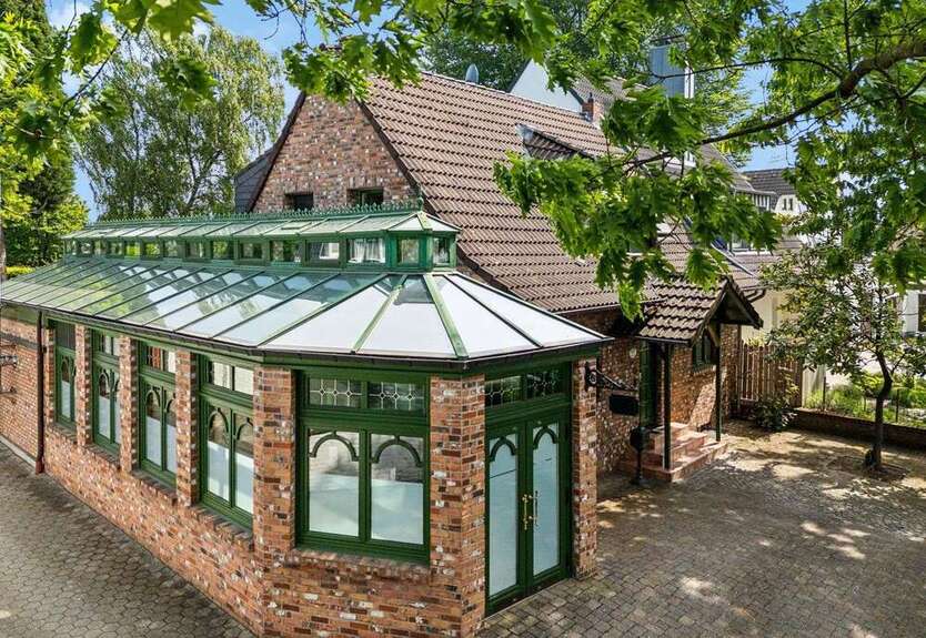 Haus zum Kaufen in Kaarst 990.000 € 270 m²