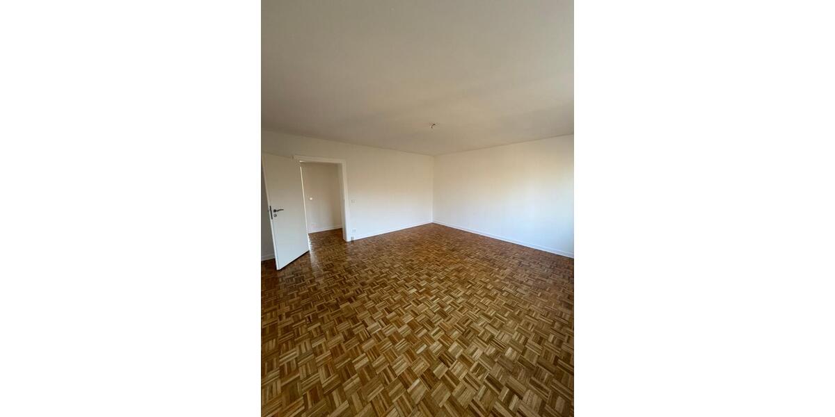 Etagenwohnung Krefeld - 4 Zimmer, 96 m&sup2;, 725&euro; | Angebot:25646816