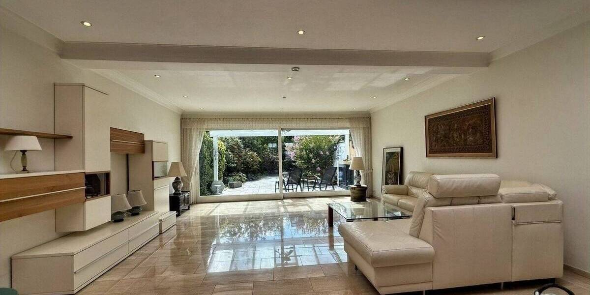 Reihenmittelhaus Mönchengladbach Rheydt - 5 Zimmer, 200 m&sup2;, 379.000&euro; | Angebot:24050571