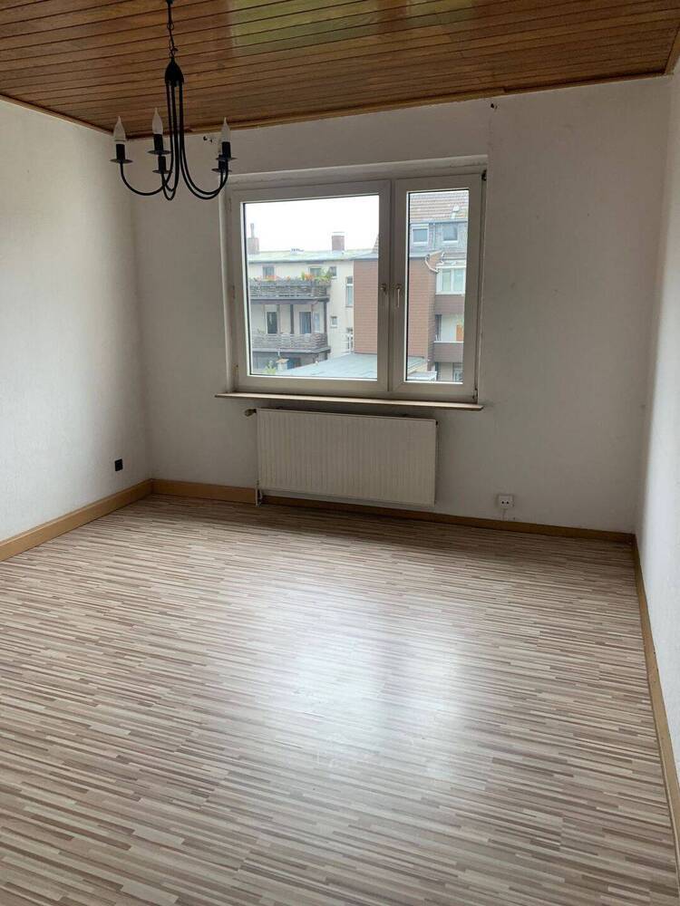 Attraktive 2-Zimmer-Wohnung frisch renoviert und bezugsbereit - Duschbad Böden Laminat Wände Einbauküche etc.TOPPP