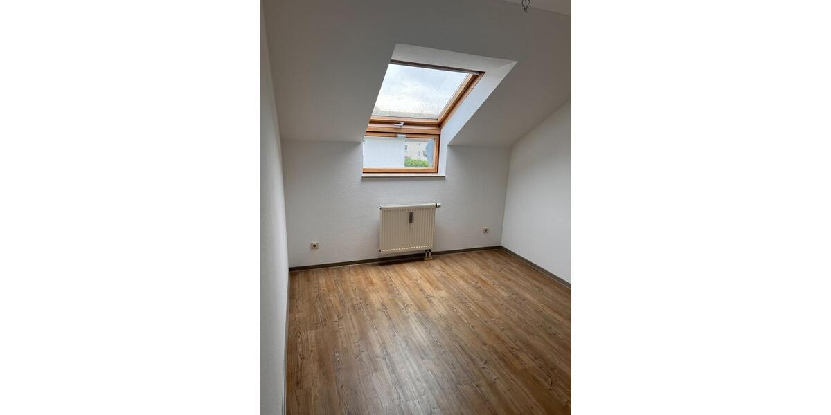 Helle 4-Zimmer-Dachgeschosswohnung in Leverkusen-Manfort 4 zimmer