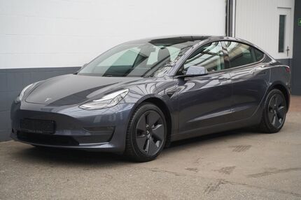 Tesla Model 3 35.471 km 25.950 &euro; Mönchengladbach 41236