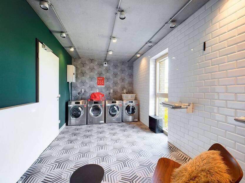DIE ZimmerEI | Modern + zentral: möbliertes Apartment für Studierende & Auszubildende | Maxi Bude