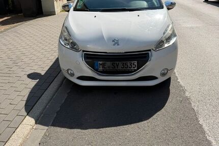 Peugeot 208 194.000 km 4.222 &euro; Velbert 42549