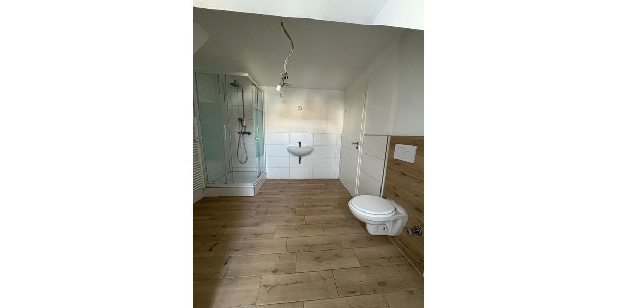 Dachgeschoßwohnung Oberhausen - 3.5 Zimmer, 103 m&sup2;, 750&euro; | Angebot:25750078